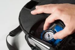 DeVilbiss Absauggerät VacuAide QSU (akkubetrieben) Für Zuhause Und Unterwegs, 27 L/min, Stufenlose Vakuumregulierung 8 DeVilbiss Absauggerät VacuAide QSU (akkubetrieben) Für Zuhause Und Unterwegs, 27 L/min, Stufenlose Vakuumregulierung -Coloplast Verkaufsgeschäft vacuaide qsu 6 2